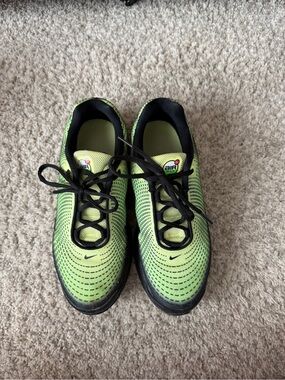 Nike Green and Black Air Mesh Running Sneakers